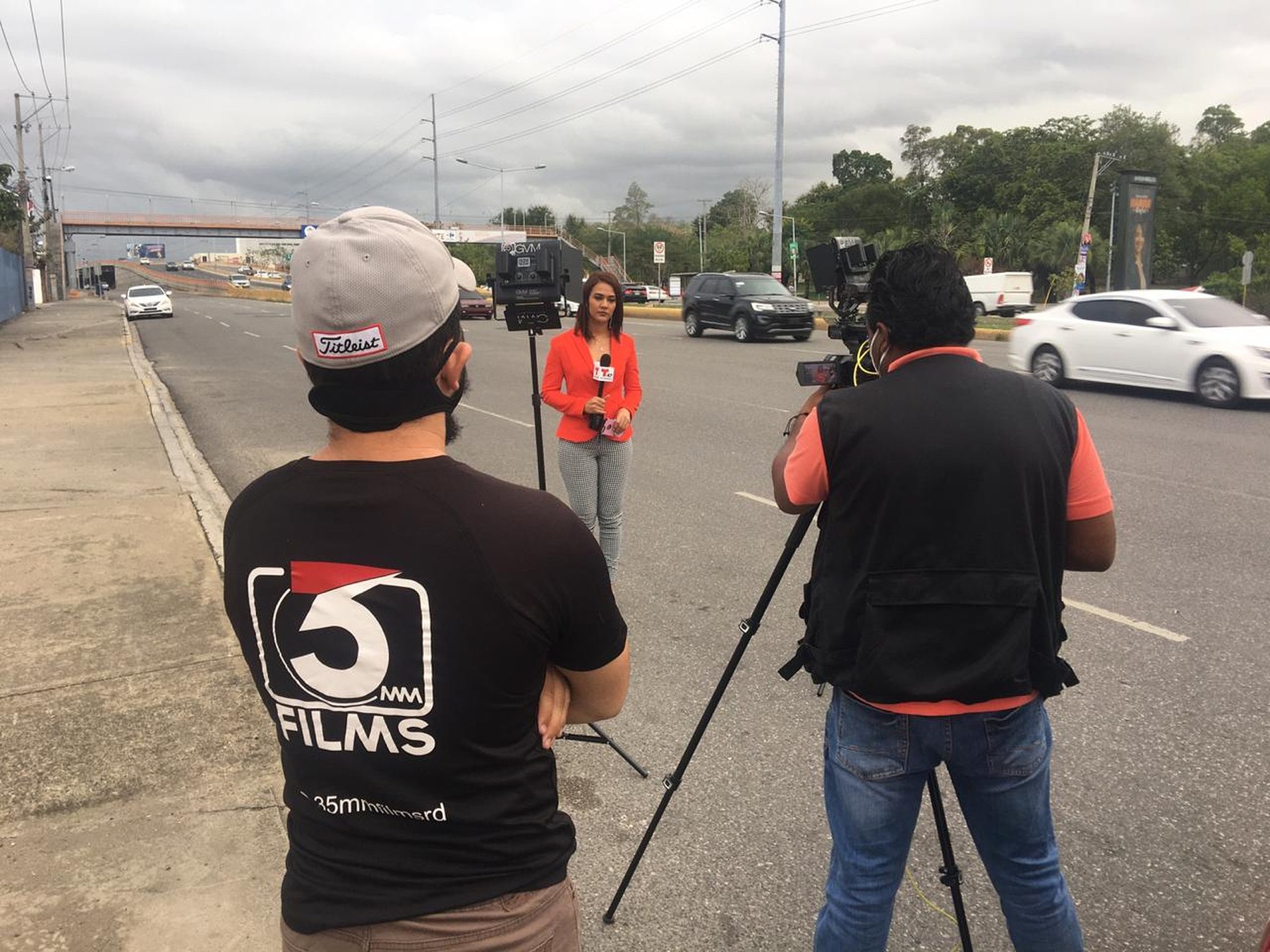 Equipo de Producciones 35 Films trabajando en una grabación
